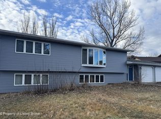 604 Christy Ct, Hettinger, ND 58639