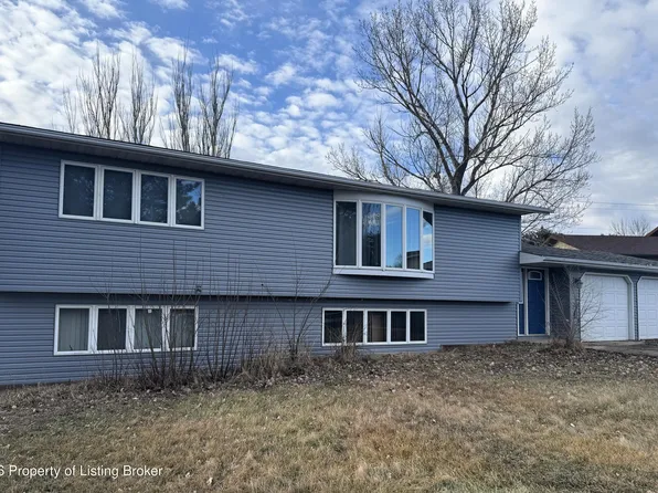 604 Christy Ct, Hettinger, ND 58639