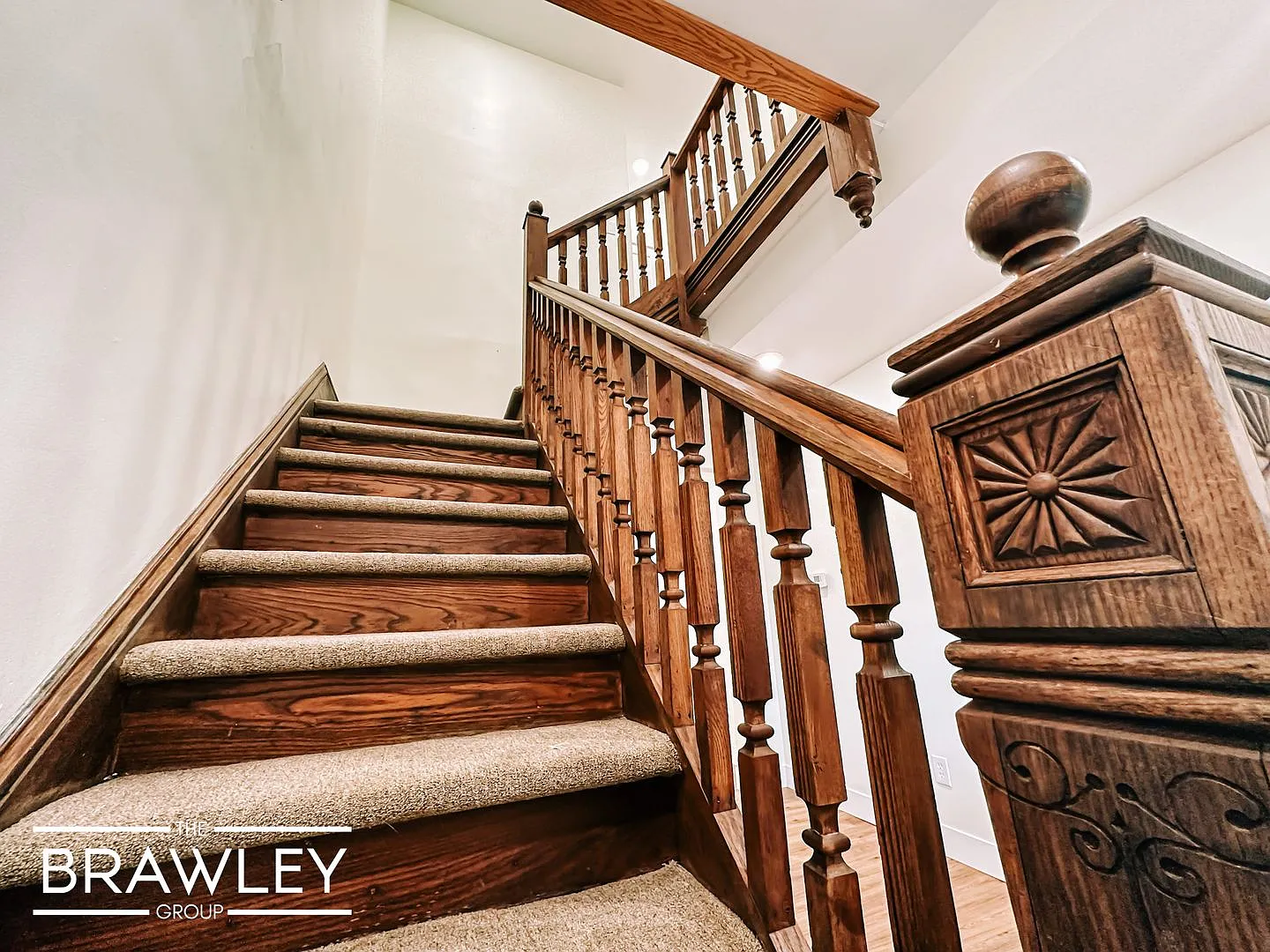 **Fully Remodeled** (August 2028) Incredible Location Iu Campus 6 Beds — Photo 2