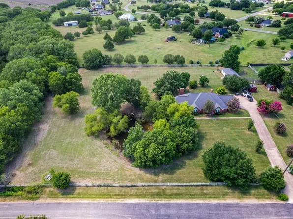 511 Farrar Rd, Waxahachie, TX 75165