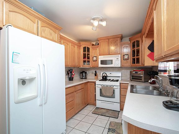 5th image of 9505 Albany Dr