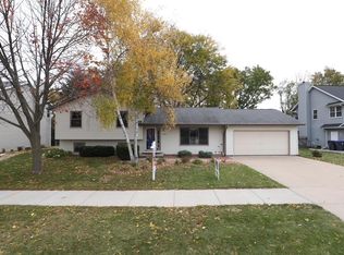 1020 Pendleton Rd, Neenah, WI 54956