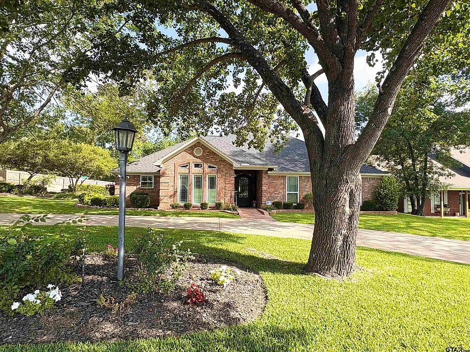 1st image of 403 Pebble Beach Dr