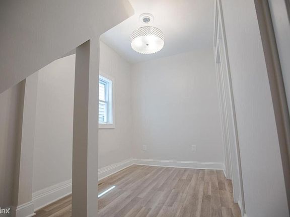 5th image of 1624 N Washtenaw Ave #1