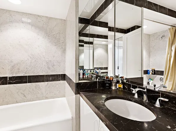 150 W 56th St APT 2812, New York, NY 10019