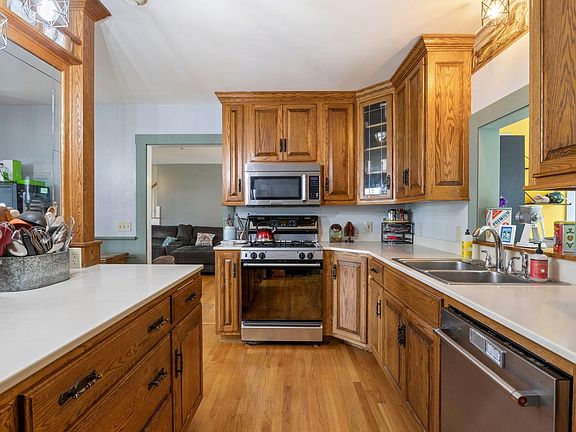 4th image of 15 Pickerel Pond Road