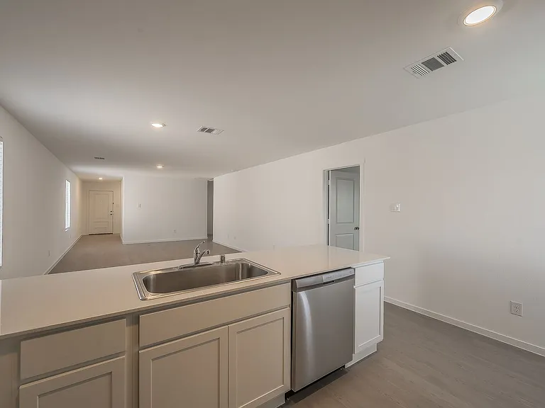 2105 Jesse James Ln — Photo 4