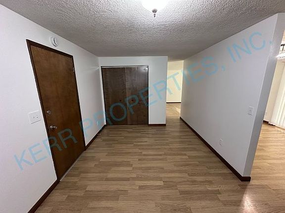 5th image of 18660 Roundtree Dr