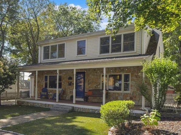 8 Hatch Rd, Medford, MA 02155