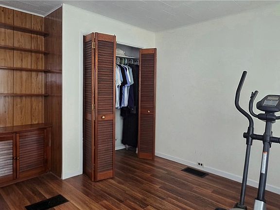 4th image of 271 W 12th St