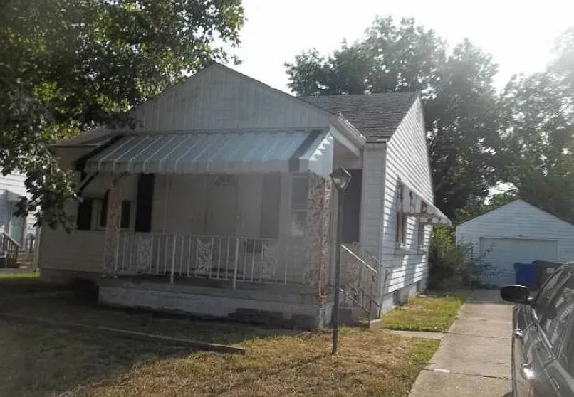 932 N McClellan St photo 1