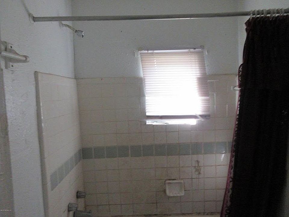 1st image of 1731 W 29th St
