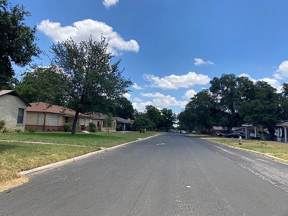 5th image of 134 Rosemont Dr