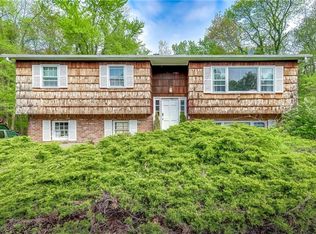 10 Ashlawn Ct, Spring Valley, NY 10977