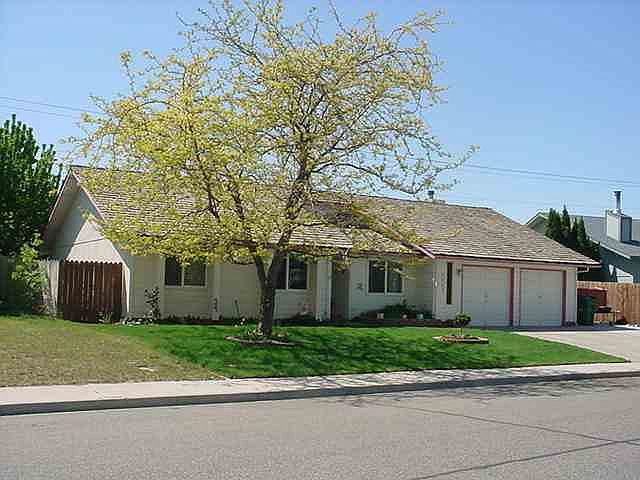 1st image of 8907 W Deschutes Dr