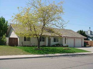 8907 W Deschutes Dr, Kennewick, WA 99336