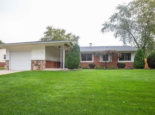 841 Delphia Ave, Elk Grove Village, IL 60007