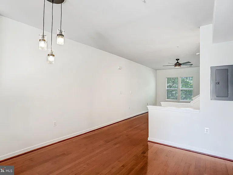 42526 Mayflower Ter — Photo 11