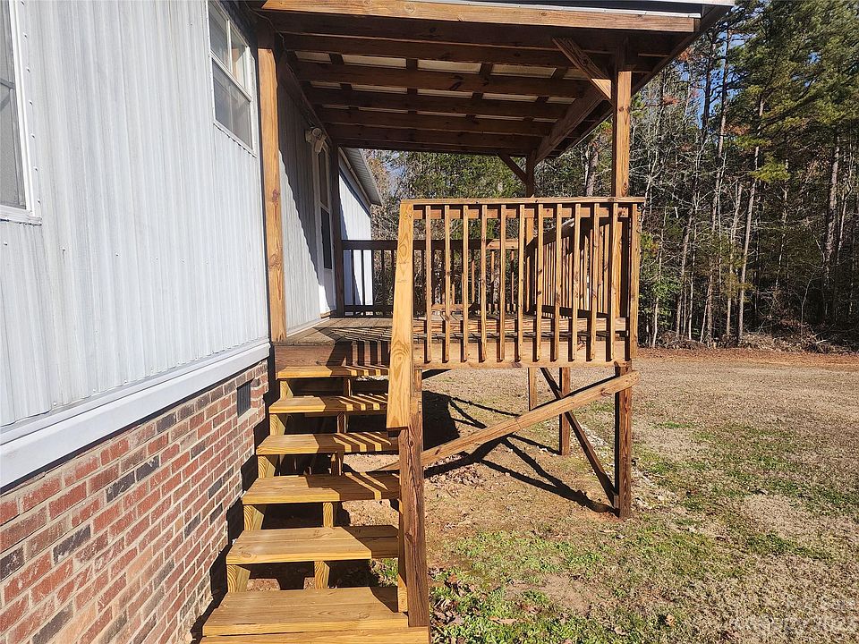 2nd image of 1025 Riverlane Rd