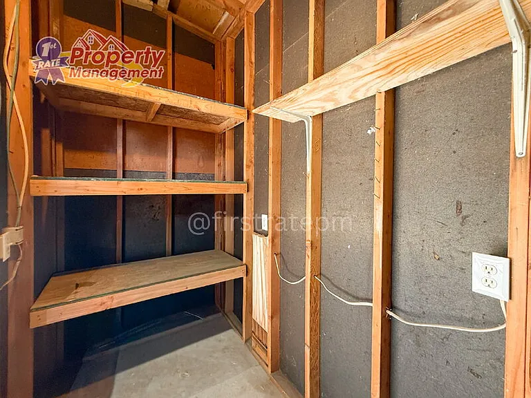 210 S Homedale Ave — Photo 27