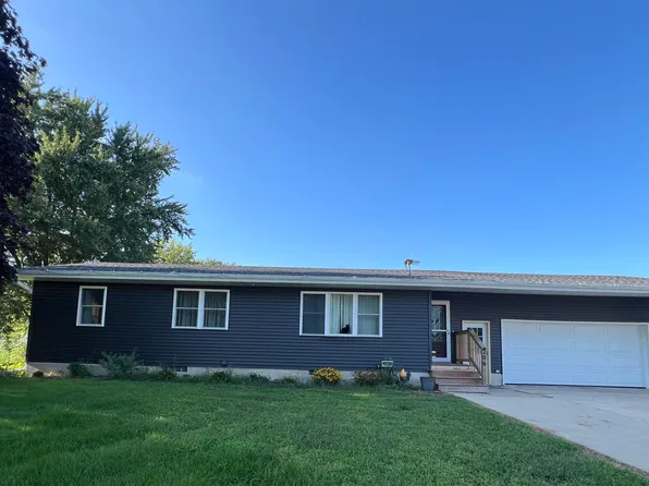 206 E Main St, Ionia, IA 50645