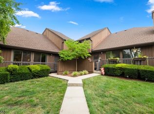 188 Kingsberry Dr, Somerset, NJ 08873