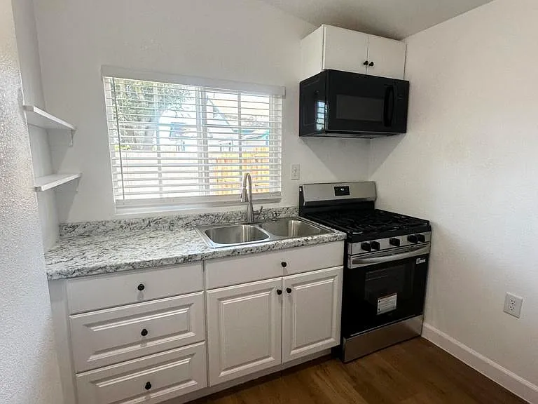 2263 E Los Angeles Ave #STUDIO — Photo 4