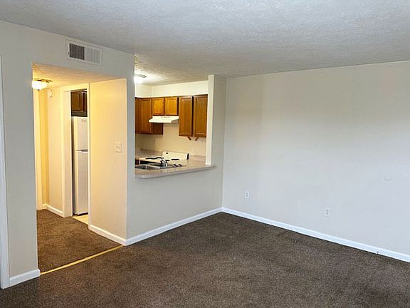 4th image of 1607 Alexandria Dr #E