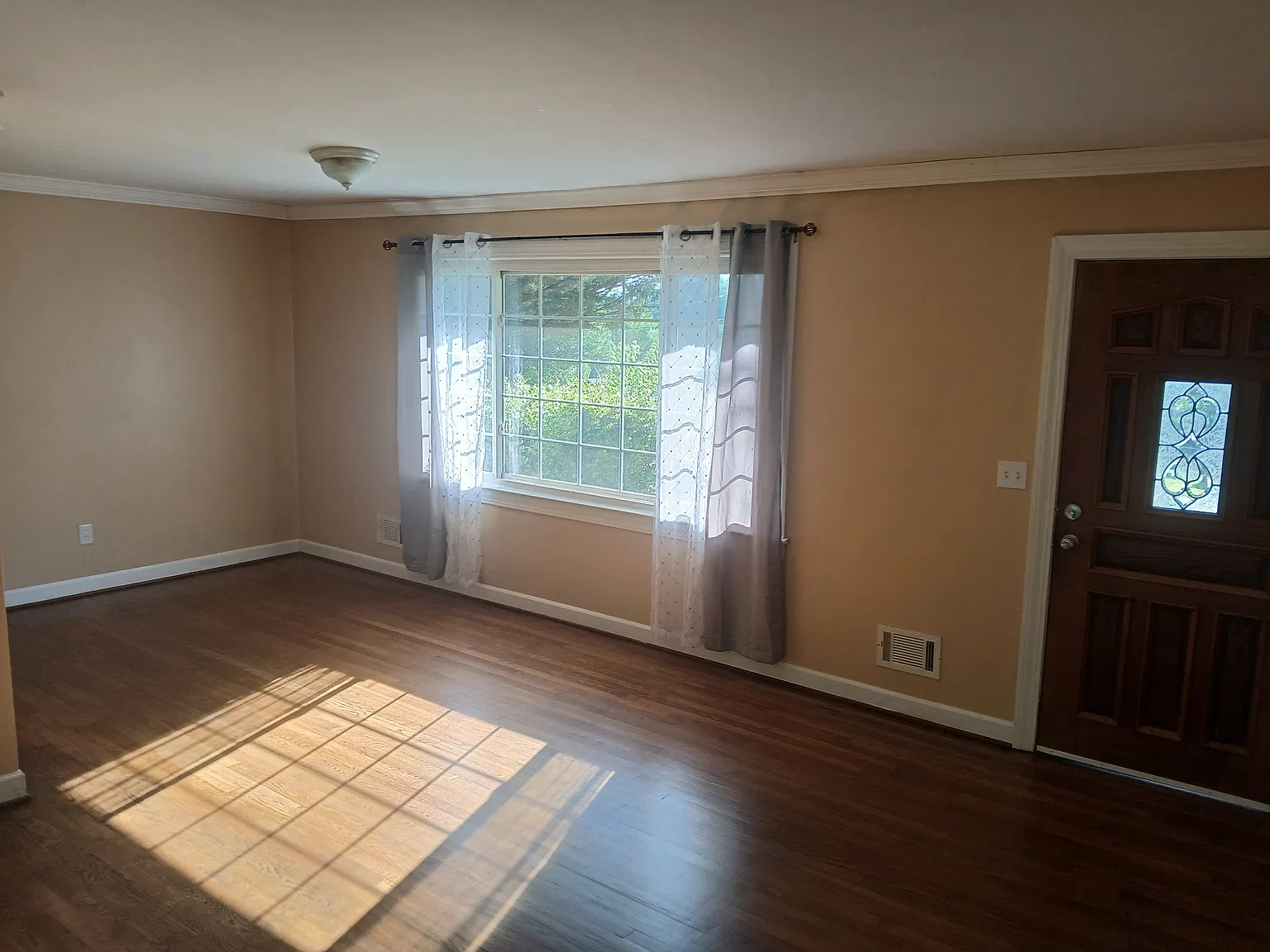 3 bed, 1409 sqft, $1,600 — Photo 4