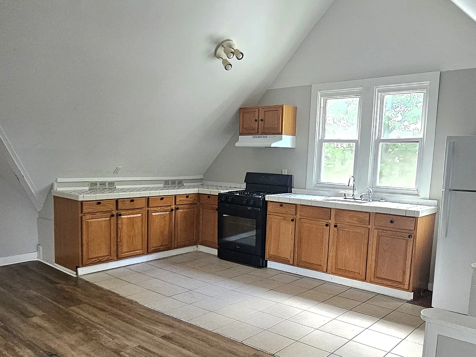 2 bed, 686 sqft, $1,525 — Photo 1
