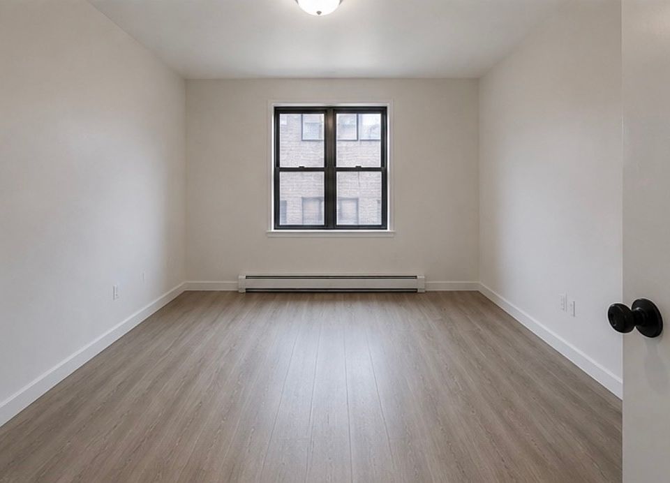2nd image of 226 Brookside Ave