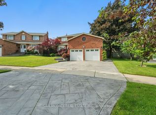 215 Anastasia Ter, Mississauga, ON L5B3A5