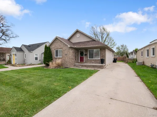 19036 Melvin St, Roseville, MI 48066