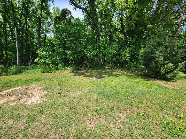 515 Burlington Ave — Photo 10