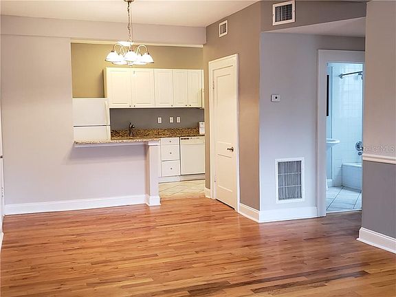 2nd image of 506 S Westland Ave APT 5