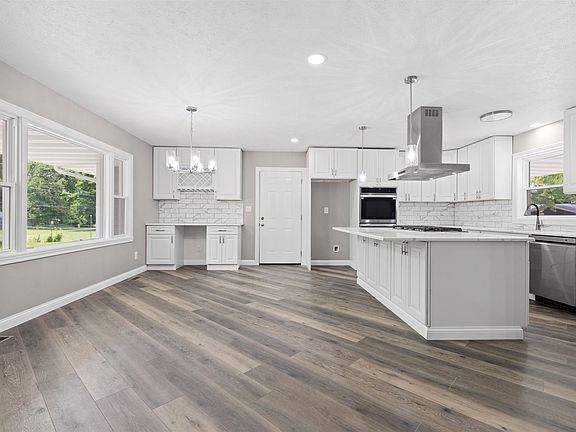 4th image of 1015 Arden Ave