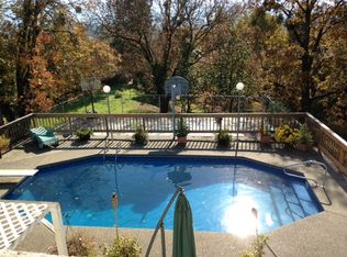 1747 NW Crescent Dr, Grants Pass, OR 97526