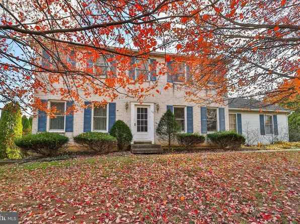 1110 Greenbriar Ln, Laurys Station, PA 18059