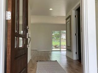 1940 San Pablo Dr, San Marcos, CA 92078