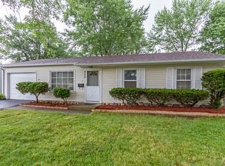 420 Cedarcrest Dr, Streamwood, IL