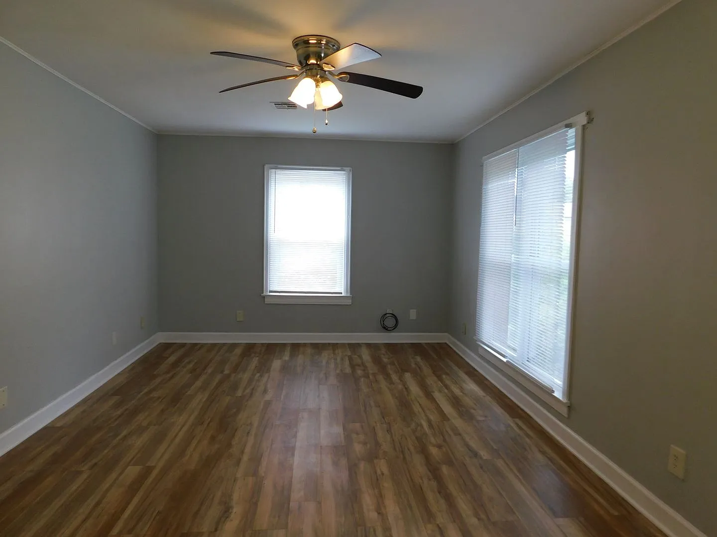 Cute 2-bedroom, 1 bath duplex near downtown. — Photo 2
