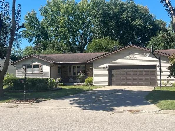 1921 Mayfair Dr, Janesville, WI 53545