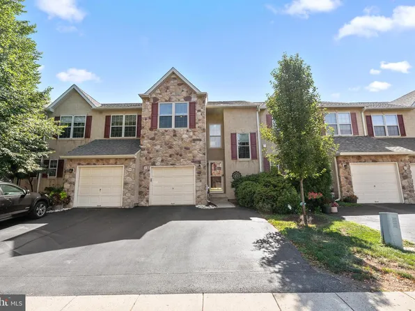 81 Chadwick Cir, Norristown, PA 19403