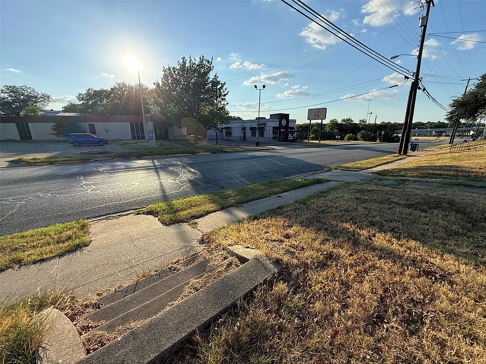 2nd image of 811 N Travis St