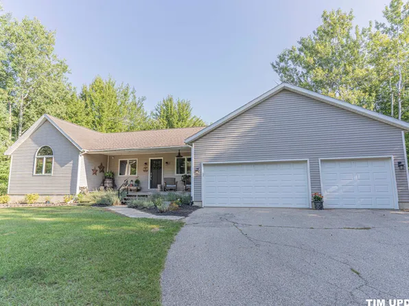 12931 Apple Dr, Nunica, MI 49448
