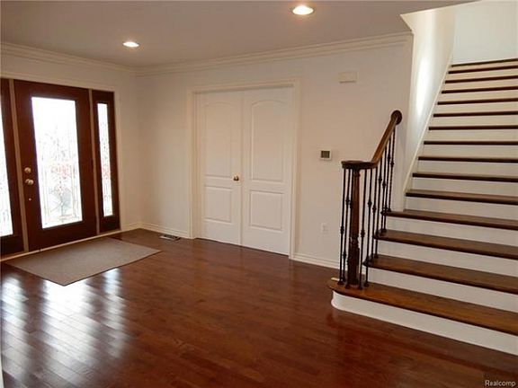 4th image of 45169 Van Dyke Ave