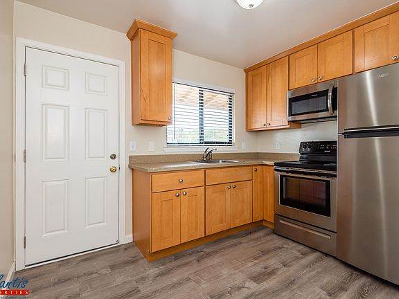 3rd image of 1280 Brookfield Ave APT 14