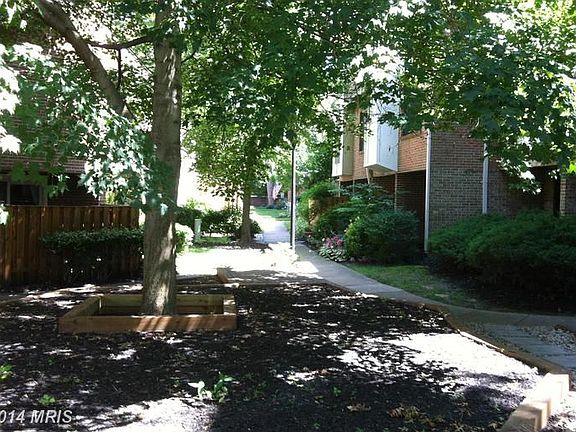 5th image of 1651 Kenwood Ave #C