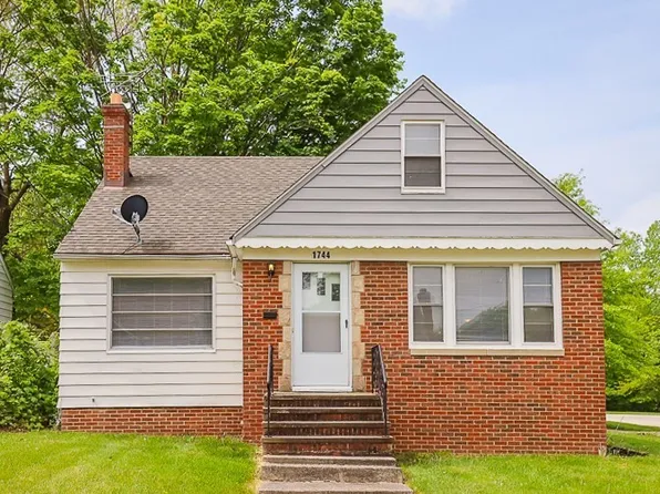 1744 Pontiac Dr, Euclid, OH 44117