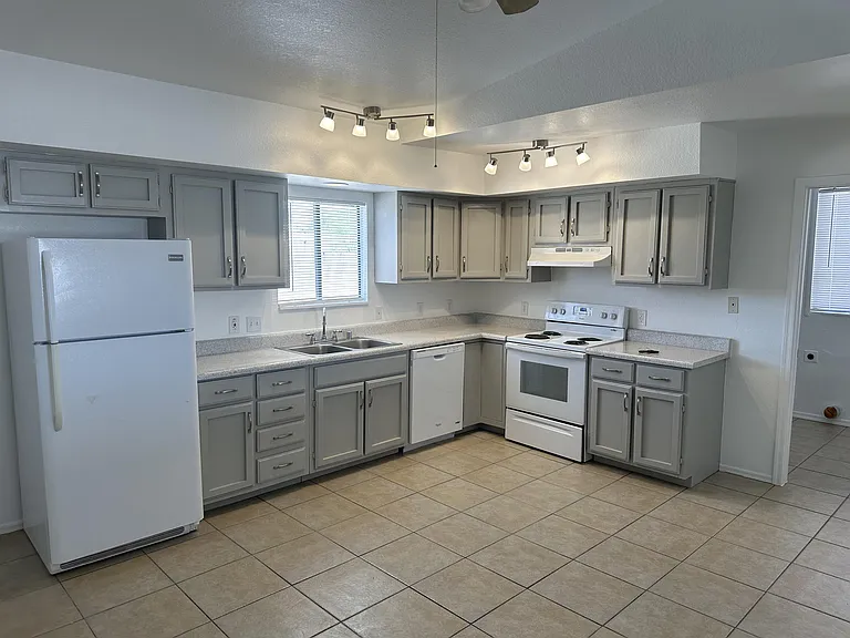 9416 W Rafael Dr — Photo 12